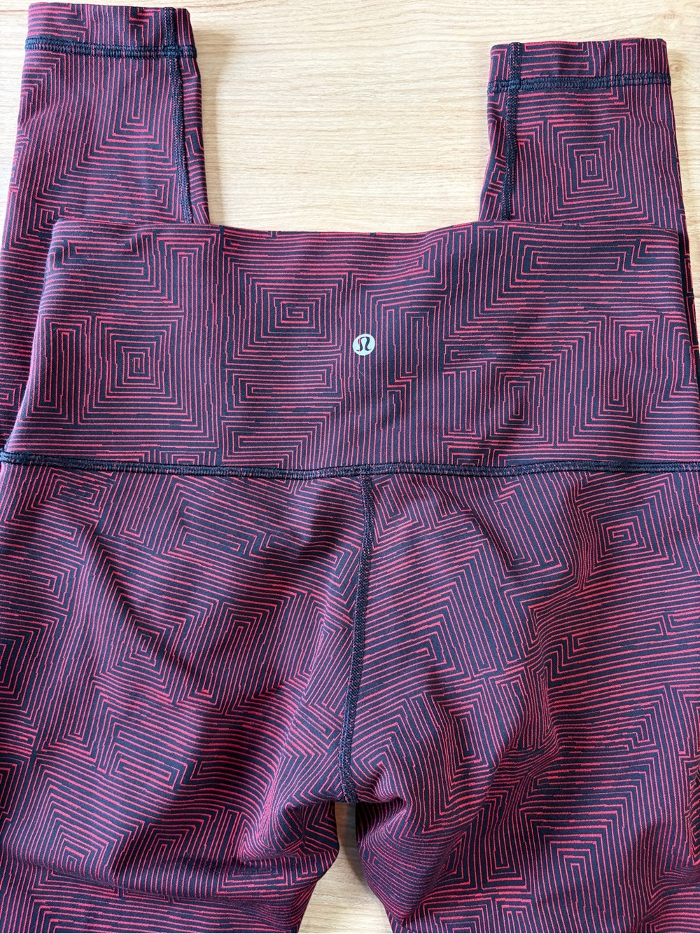 Lululemon Wunder Under High-Rise Tight Red Black Maze Geometric Leggings 10